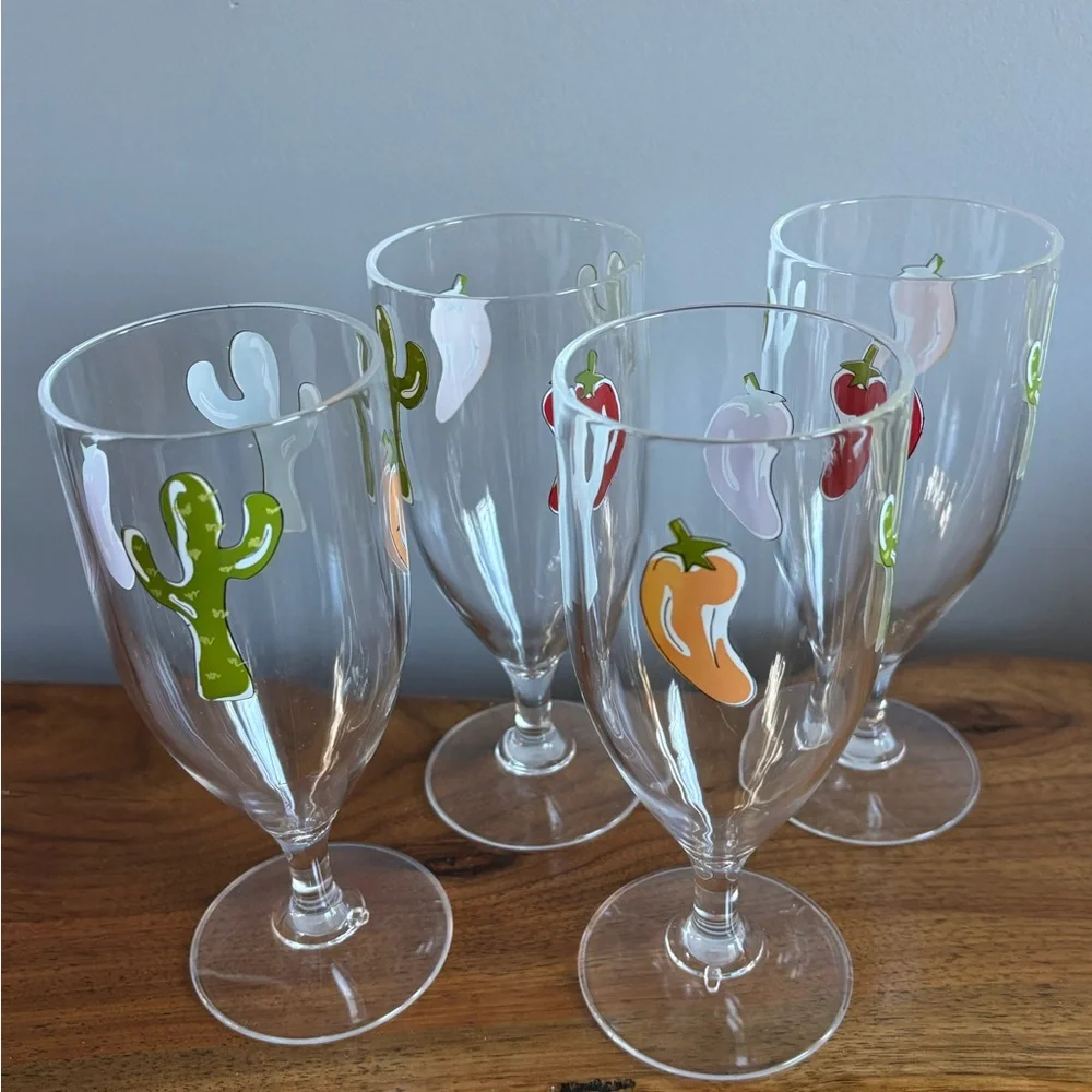 4 festive plastic wine glasses for Cinco de Mayo